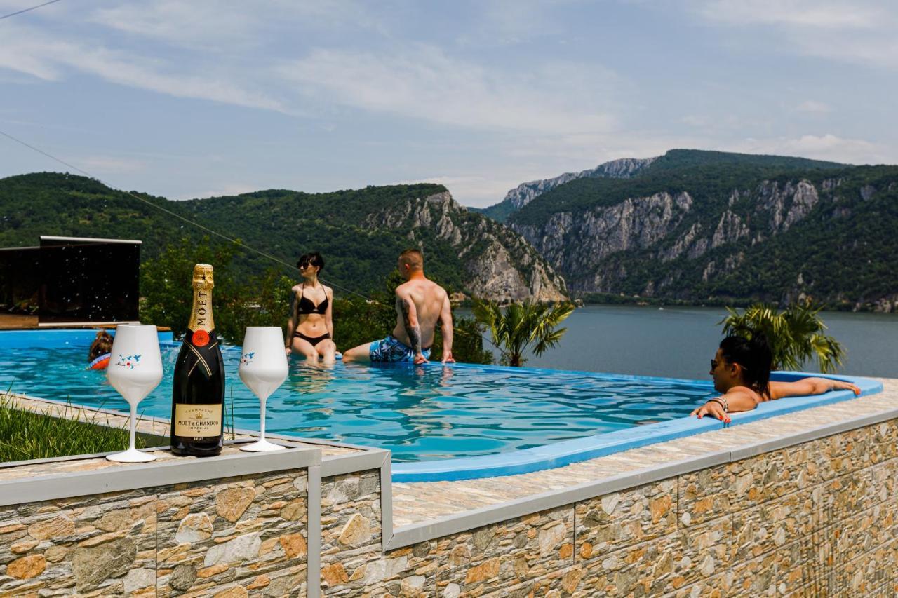 Rex Infinity View 4* Cazanele Dunarii Dubova Dış mekan fotoğraf