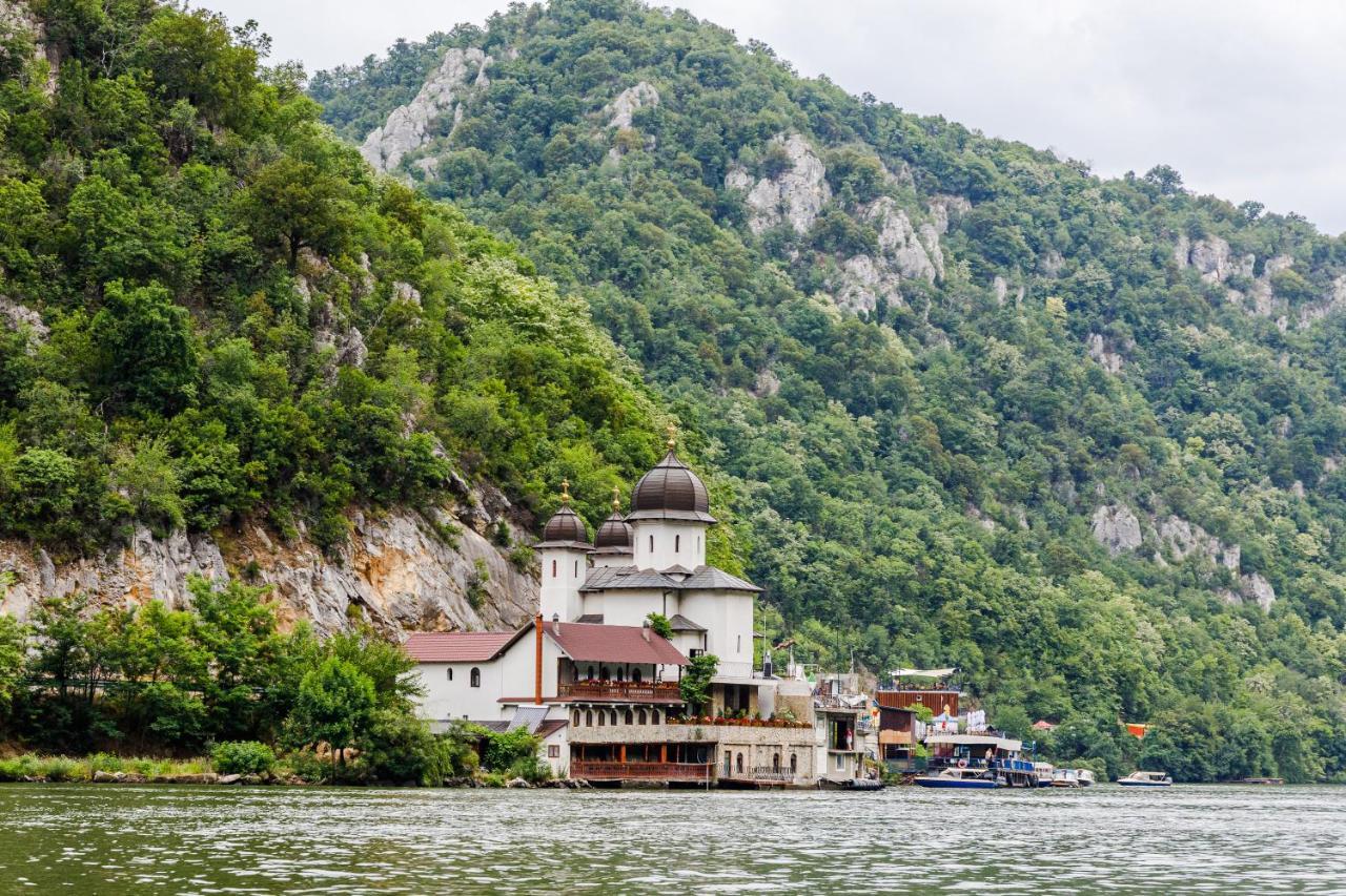 Rex Infinity View 4* Cazanele Dunarii Dubova Dış mekan fotoğraf